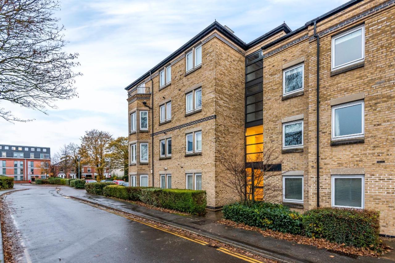 Modern Smart Open Plan Living With Free Parking Apartamento York