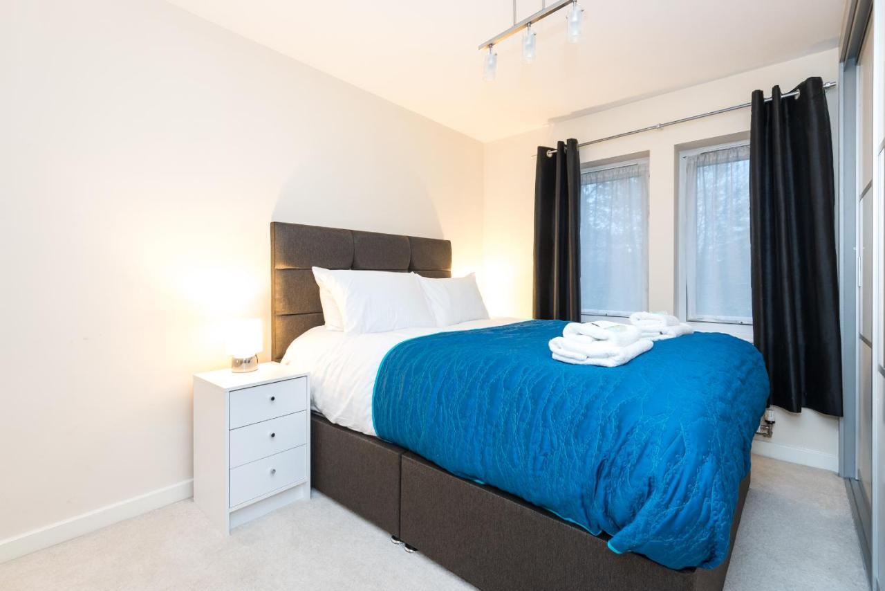 Modern Smart Open Plan Living With Free Parking *