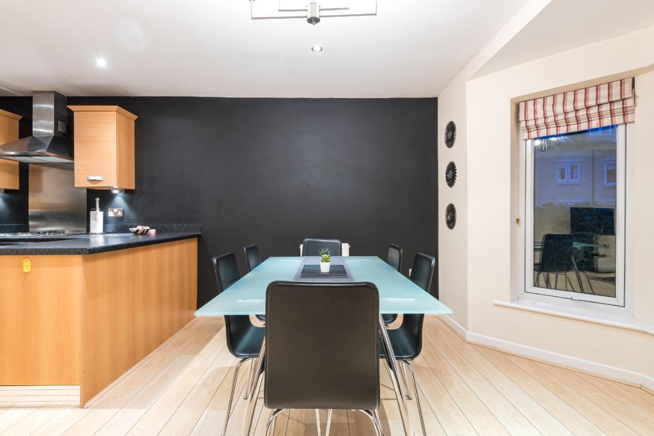 Modern Smart Open Plan Living With Free Parking York