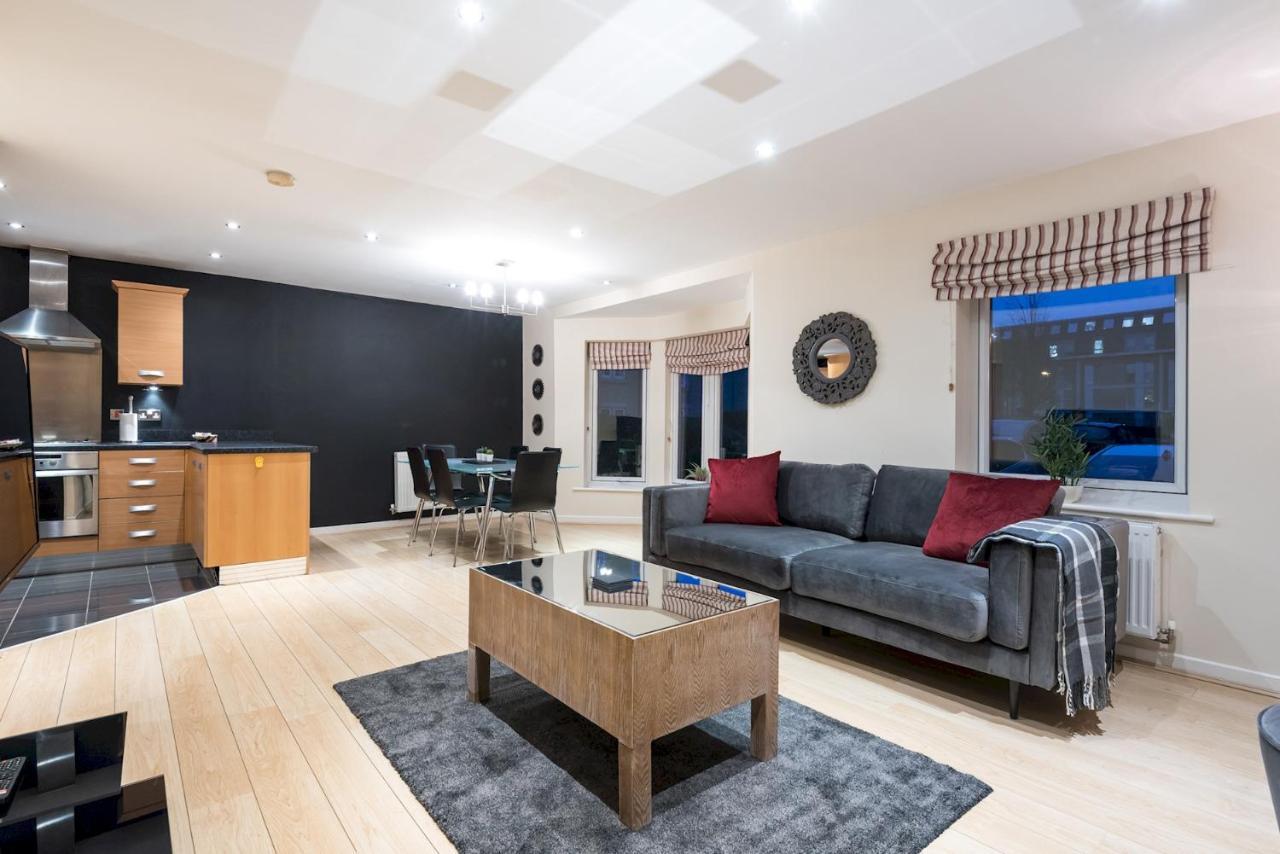 Modern Smart Open Plan Living With Free Parking Apartamento