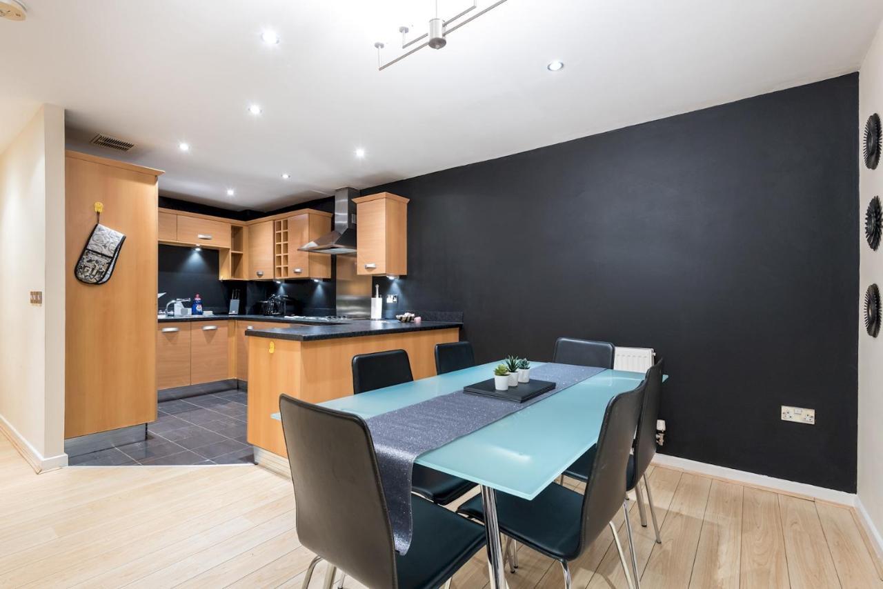Modern Smart Open Plan Living With Free Parking Apartamento